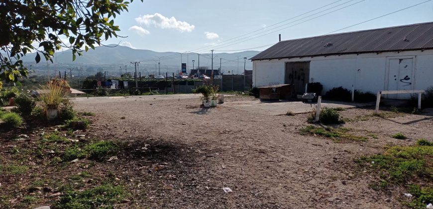 Terreno de 2,7 Ha con 2 casa y 2 bodegas