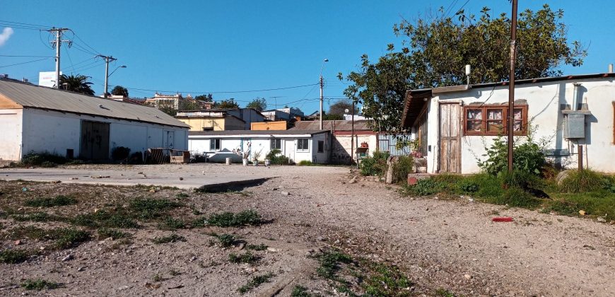 Terreno de 2,7 Ha con 2 casa y 2 bodegas
