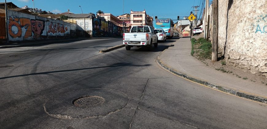 Terreno de 2,7 Ha con 2 casa y 2 bodegas