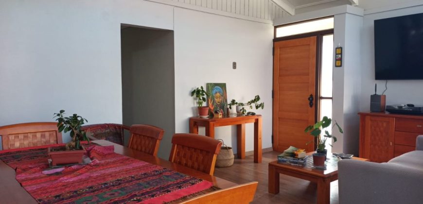 Casa de 3 dormitorios, 2 baños y 2 estacionamientos en sector Paseo Balmaceda – La Serena