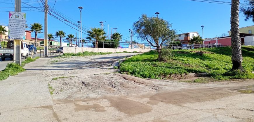 Casa en Las Encinas , 165 mts San Juan Coquimbo , Ubicación Comercial