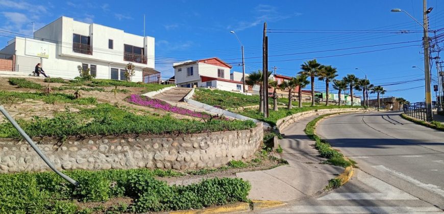 Casa en Las Encinas , 165 mts San Juan Coquimbo , Ubicación Comercial