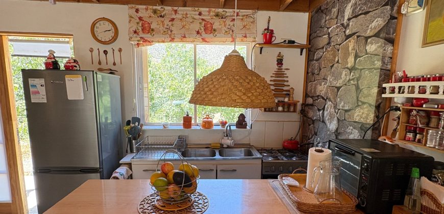 Parcela 6.438 m² La Campana Valle de Elqui, con luz y agua, construcción de ladrillo, piscina y frutales.