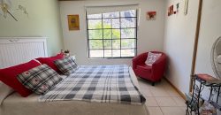 Parcela 6.438 m² La Campana Valle de Elqui, con luz y agua, construcción de ladrillo, piscina y frutales.