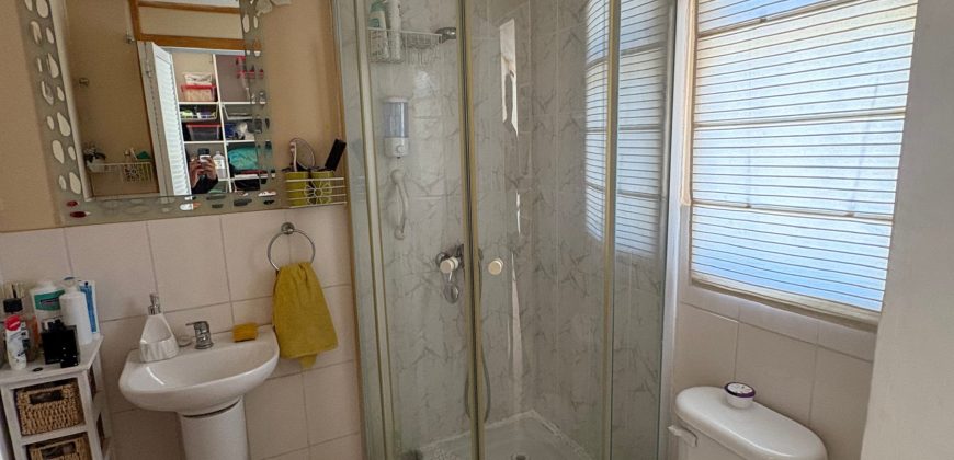 Parcela 6.438 m² La Campana Valle de Elqui, con luz y agua, construcción de ladrillo, piscina y frutales.