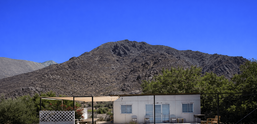 Parcela 6.438 m² La Campana Valle de Elqui, con luz y agua, construcción de ladrillo, piscina y frutales.